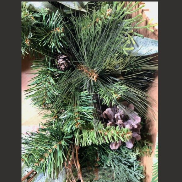 Couronne PreLit Battery Operated 32" Artificial Wreath with Dual Color LED Light - Picture 7 of 7